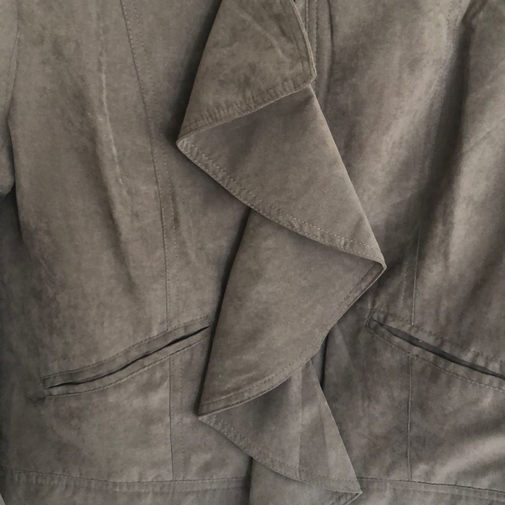 Ya | Ruffled Cropped Gray Jacket - Picture 4 of 5